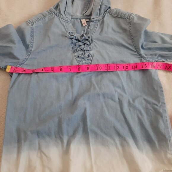 SO Girls Large Chambray Ombre Hooded Shirt - Picture 9 of 9